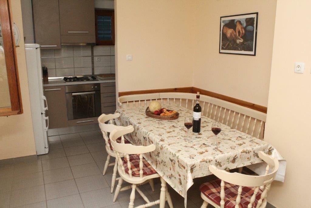 Apartman Morovic Sveti Filip i Jakov Exteriör bild