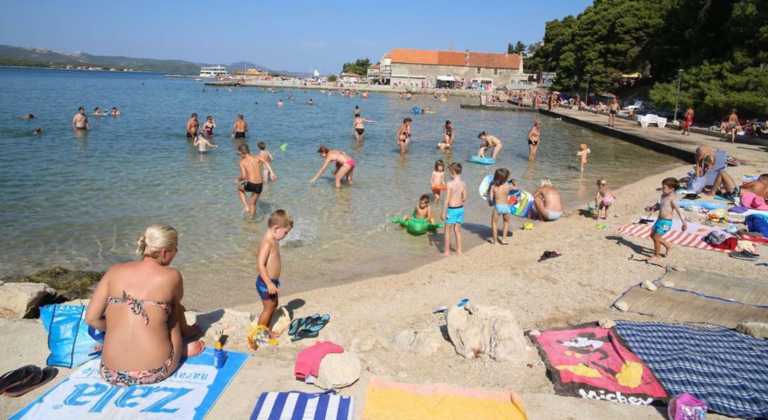 Apartman Morovic Sveti Filip i Jakov Exteriör bild